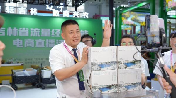 配资信息网配资 聚焦长春农博会 ｜流量经济直播间首秀 “千万销量”引爆“线上农博”